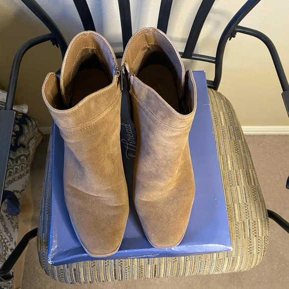 Universal Thread booties - tan - Picture 3 of 6
